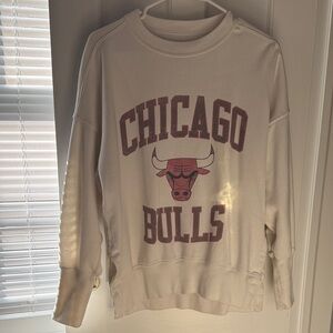 Abercrombie & Fitch Cream Chicago Bulls Sweater